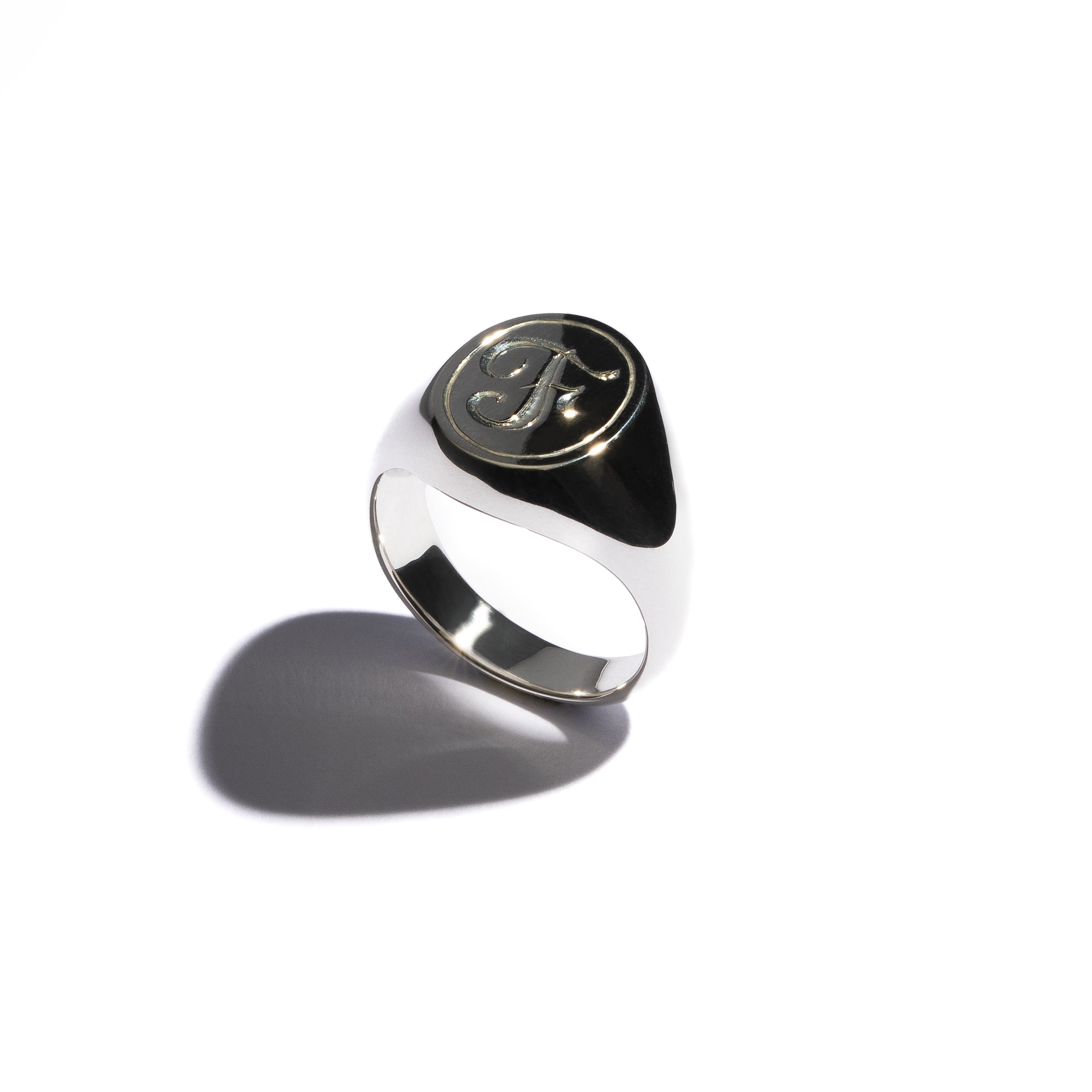 Evelyn Oval Signet